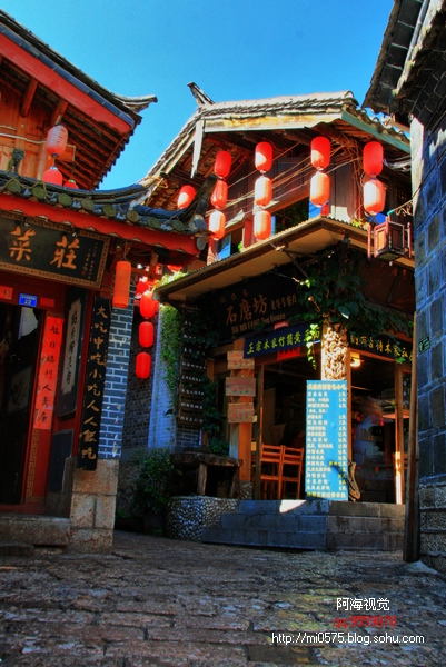 艳丽的丽江街景：8