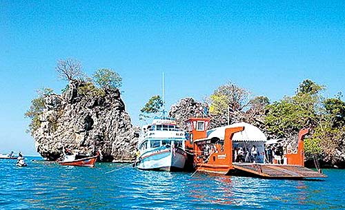 泰国董里：海水七种色 小岛也亲吻(组图)2
