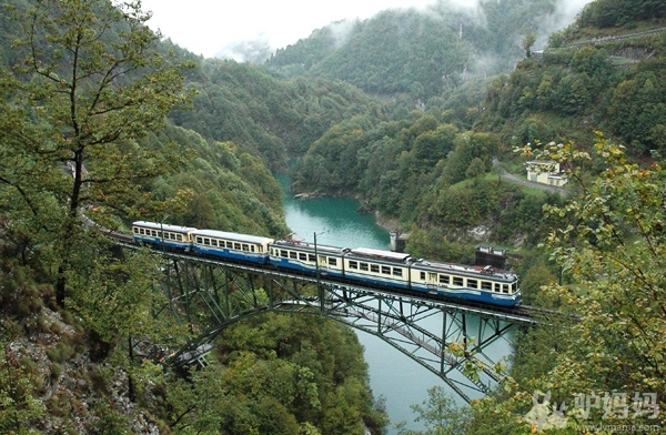 瑞士旅游攻略 坐着火车游瑞士4