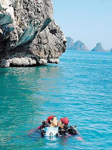 泰国董里：海水七种色 小岛也亲吻(组图)1