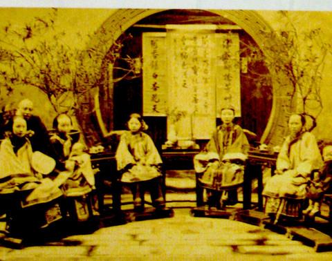 旗袍,花样的年华——“霓裳羽衣,经典上海”档案展14