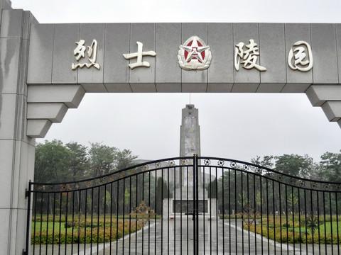 雨中游苏军烈士陵园9