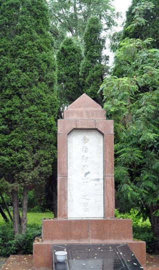 雨中游苏军烈士陵园10