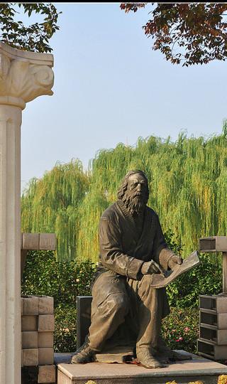 上海大学的人文景观——历代名人群塑6