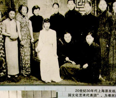 旗袍,花样的年华——“霓裳羽衣,经典上海”档案展15