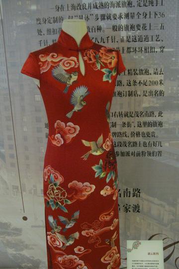 旗袍,花样的年华——“霓裳羽衣,经典上海”档案展59