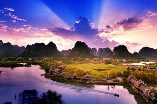 阳朔：纸醉金迷 在西街LOST(图)1